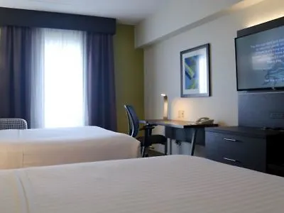 Holiday Inn Express Brampton By Ihg 2*,  Canada